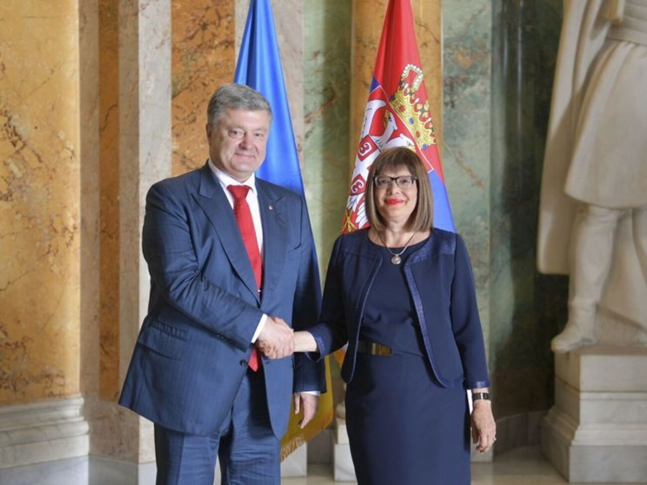 Порошенко зустрівся з Гойкович