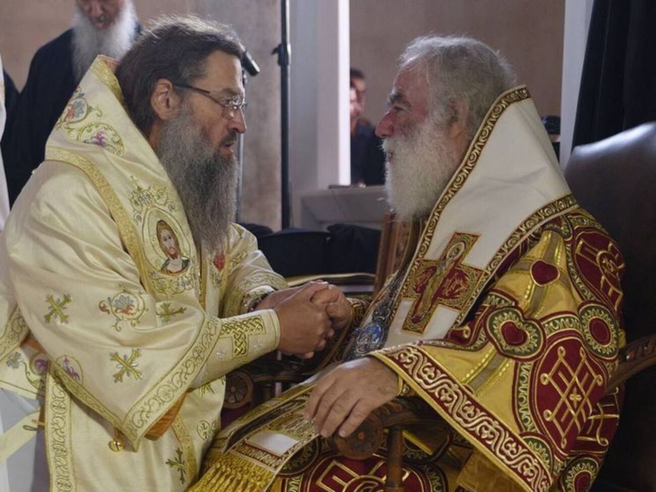 Митрополит Амвросий (слева) &ndash; митрополиту Луке:&nbsp;Решения пока еще нет. Для этого необходимо время и наши усиленные молитвы