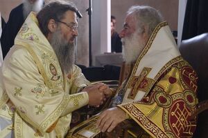 Митрополит Амвросій (зліва) – митрополиту Луці: Рішення поки що ще немає. Для цього необхідний час і наші посилені молитви