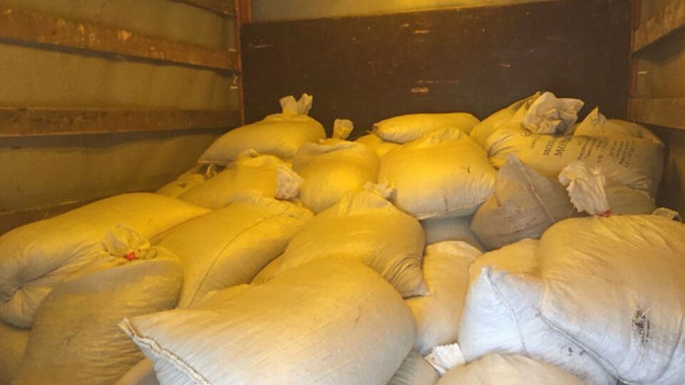 В автомобілі виявили приблизно 80 мішків з бурштином