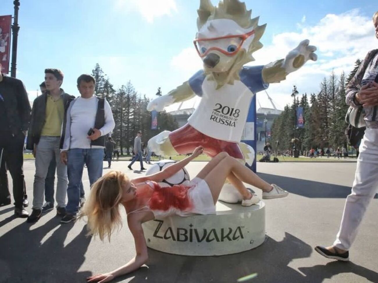 Активістка зображувала жертву чемпіонату світу з футболу