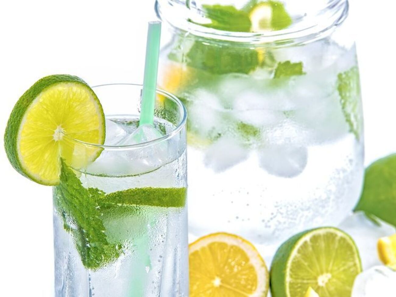Звичайну воду можна збагатити лимоном, лаймом, м'ятою чи огірком