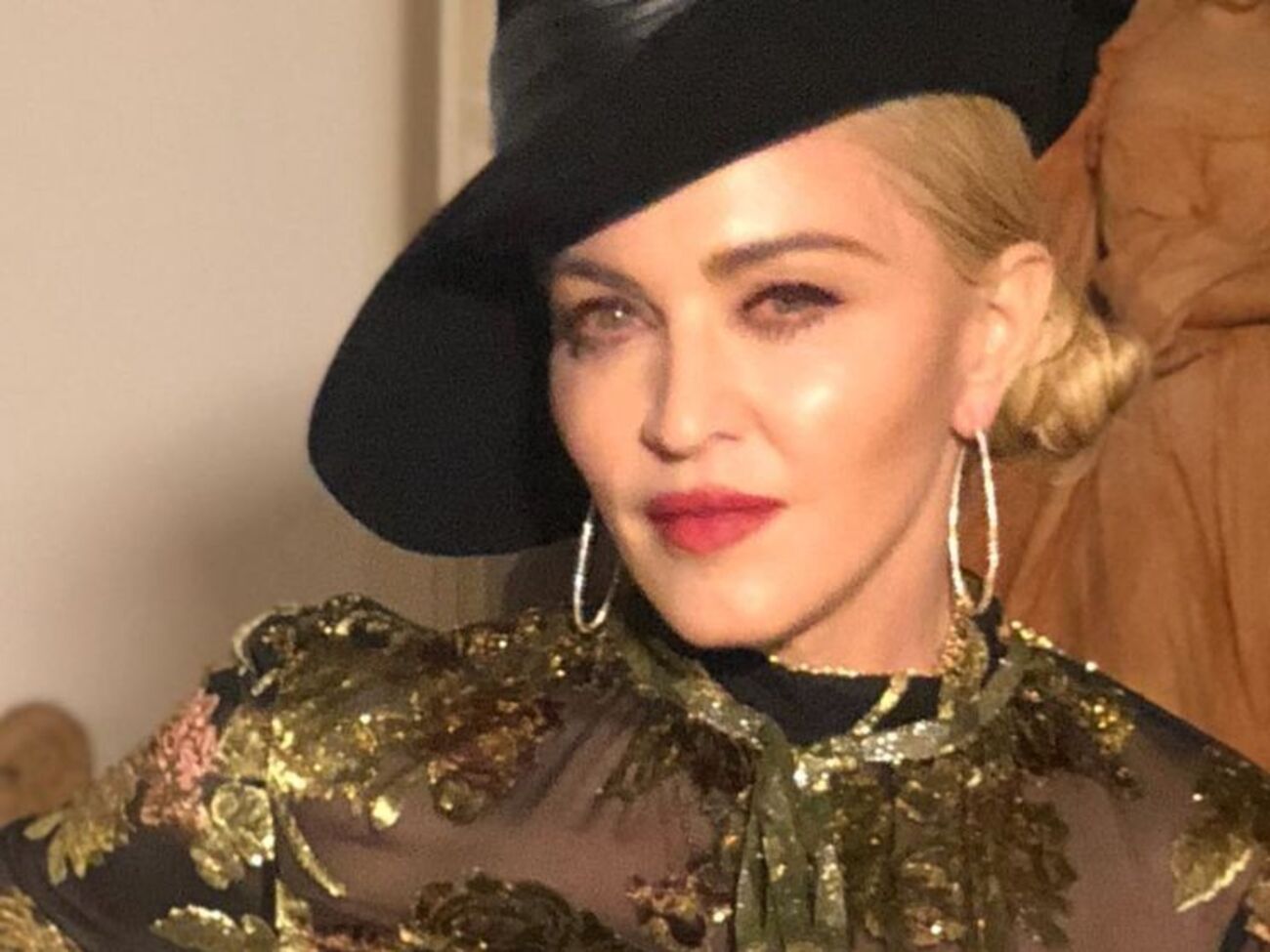 Мадонна:&nbsp;Стелла та Естер вихоплюють слова просто з моїх вуст на саморобній гітарі!