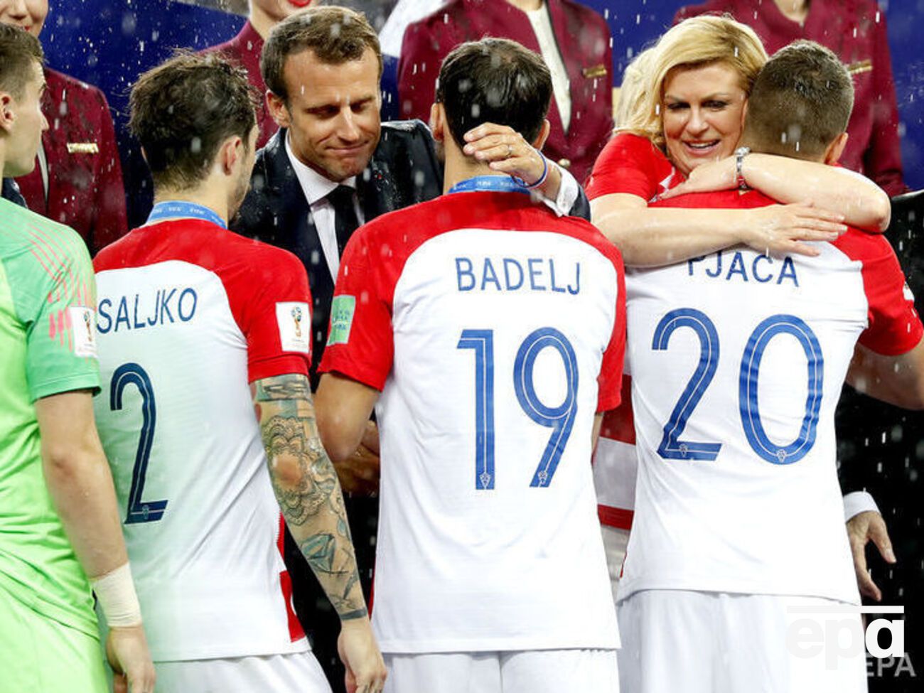 Грабар-Китарович та Макрон промокли під дощем