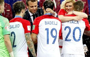 Грабар-Китарович та Макрон промокли під дощем