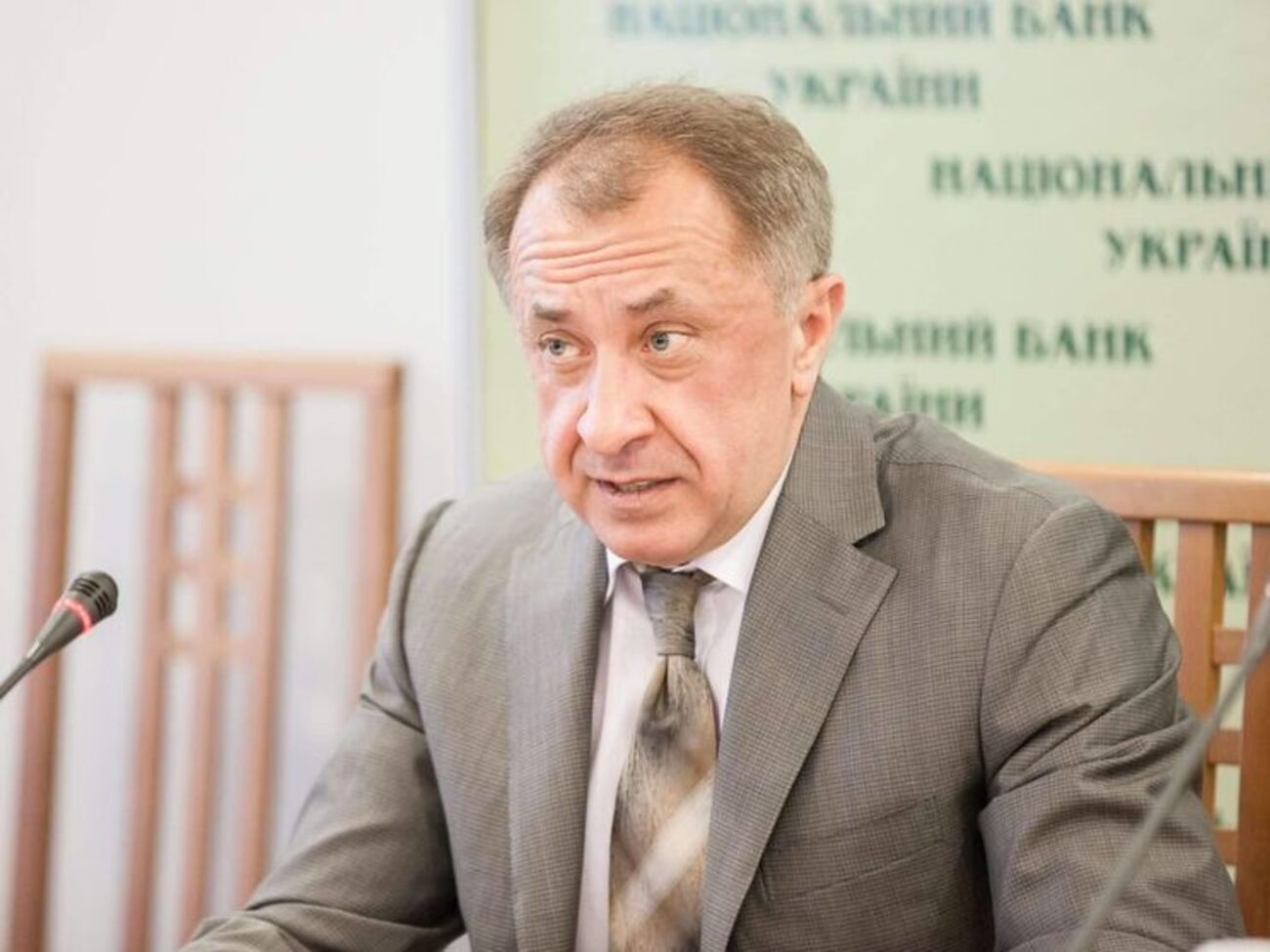 Данилишин зазначив, що гривня знецінювалася напередодні осені і минулих років