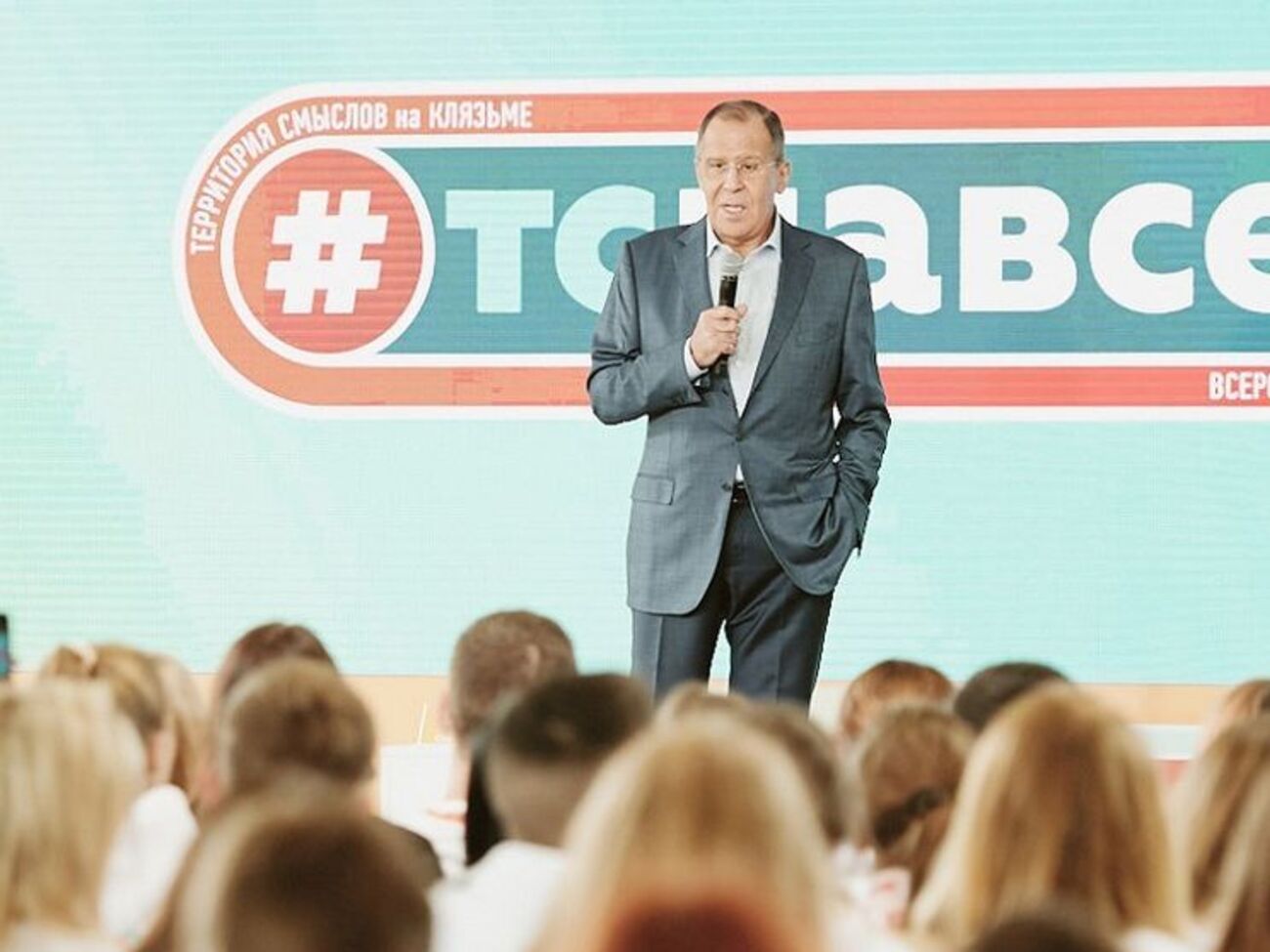 Лавров заявил, что между народами Украины и России "не удастся вбить клин"