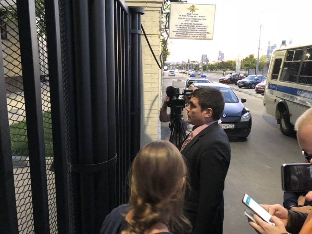 Учасників акції доправили в ВВС Лужники