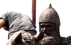 На Трухановому острові почали встановлювати пам'ятник Іллі Муромцю