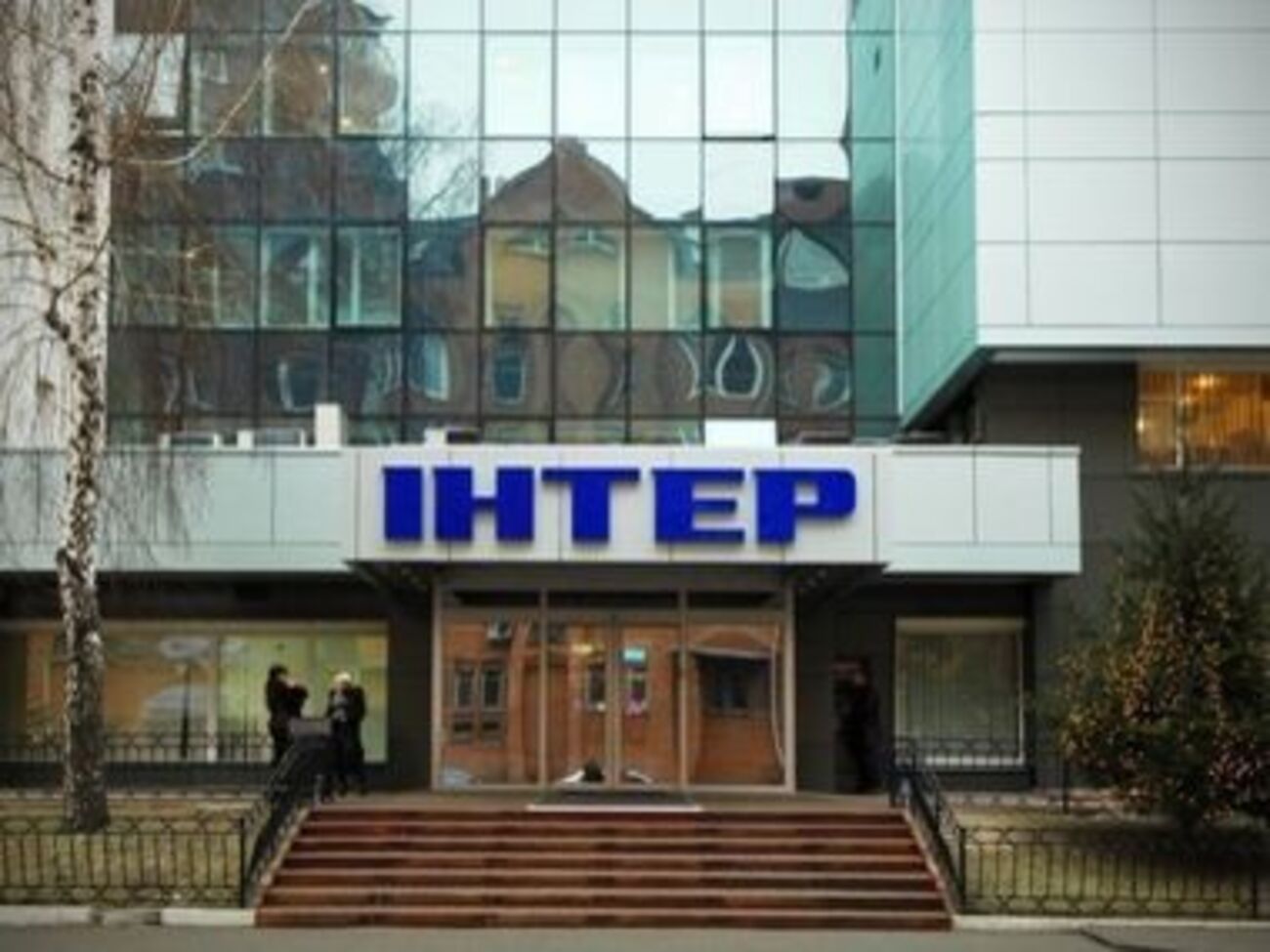 Правоохоронці шукають вибухівку на телеканалі "Інтер"