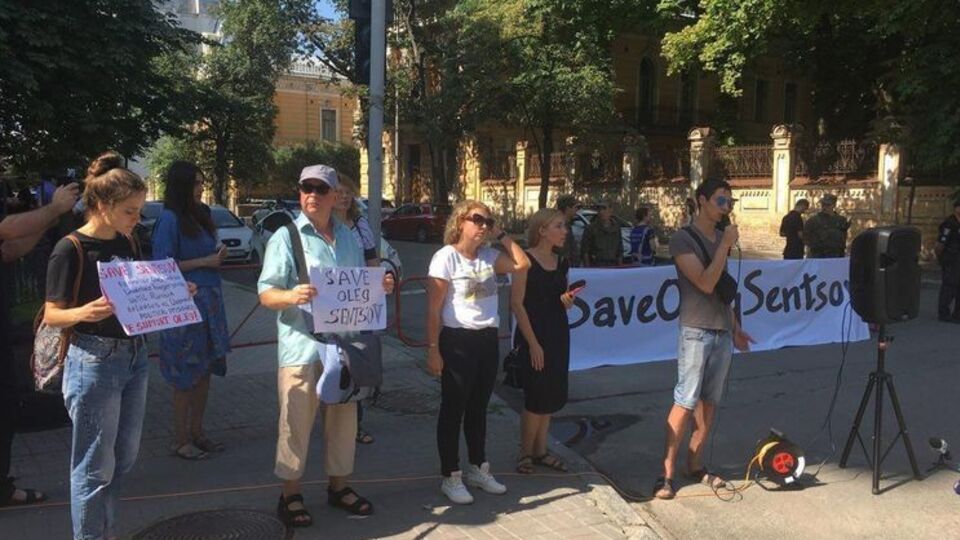 Акцию организовали актриса Анастасия Сегеда и кинопродюсер Анна Паленчук