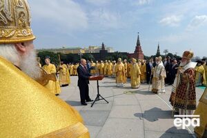 Після богослужіння до вірян приєднався Путін