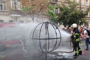 Кулю почав гасити правоохоронець, потім приїхали рятувальники