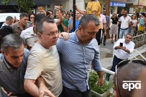 Брансона на прошлой неделе выпустили из тюрьмы под домашний арест