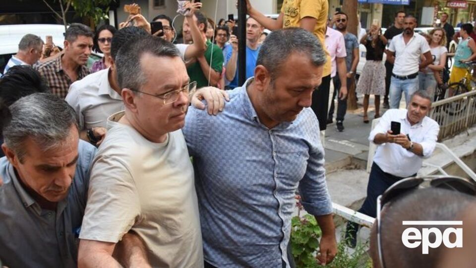 Брансона на прошлой неделе выпустили из тюрьмы под домашний арест