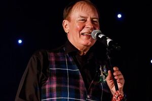 Лонгмьюир умер в возрасте 70 лет