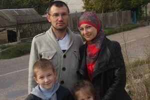 Емір-Усеїн Куку (на фото – із сім'єю у 2015 році) оголосив голодування із 26 червня