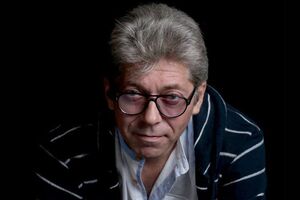 Уявіть, що якісь 10 років тому вам ставлять два запитання, які сьогодні вважають "маркером": "Чий Крим?" і "Чи дивитеся ви ЧС?"