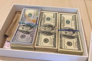 Генпрокурор Юрий Луценко публиковал фото предполагаемой взятки