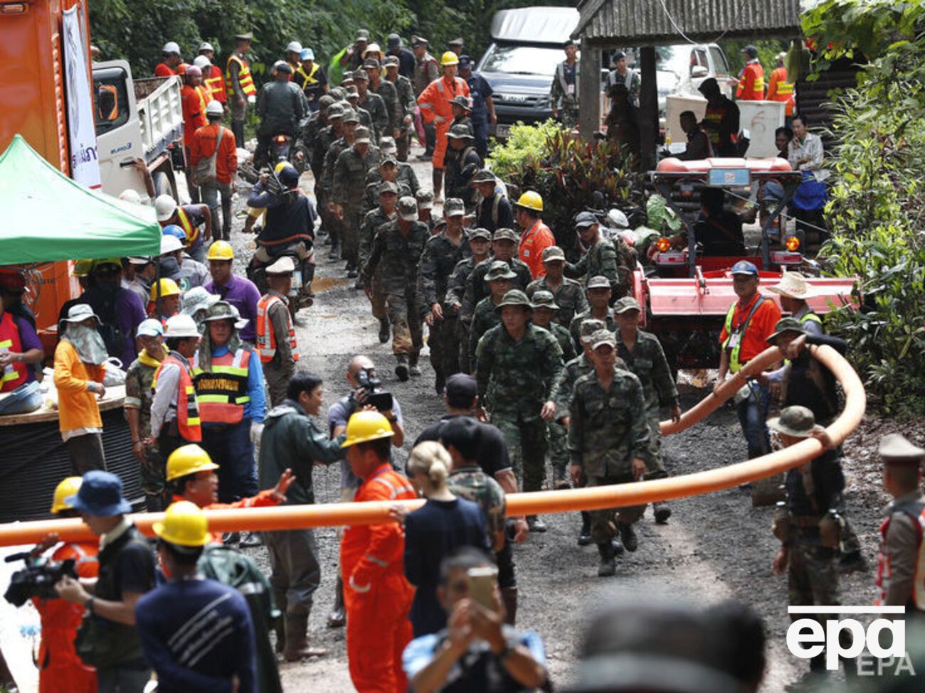Операция по эвакуации детей приостановлена