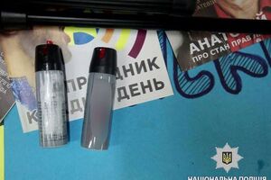 Співробітники поліції на місці події вилучили корпус гранати і два порожні газові балончики