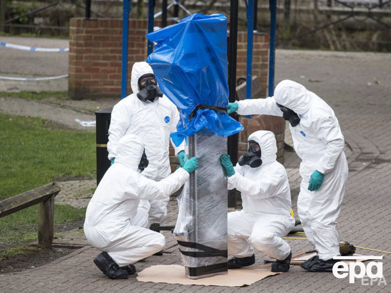 66-летнего Скрипаля и его 33-летнюю дочь Юлию отравили в британском Солсбери 4 марта