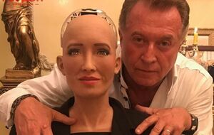 Мільярдер поспілкувався із Софією за вечерею "у будинку дуже високопоставленого казахського чиновника"