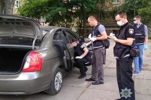 Полицейского убили в машине