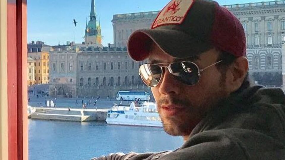 Иглесиас обнародовал ролик с ребенком