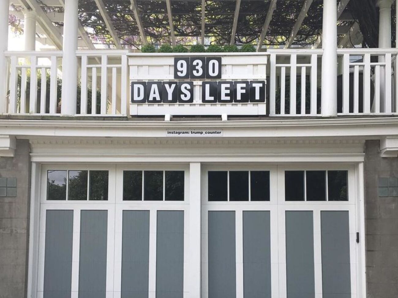 Часы ведут обратный отсчет президентского срока Трампа