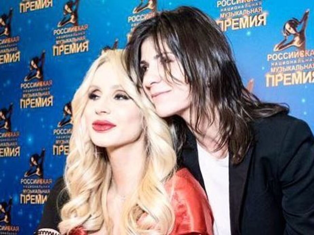 Крапивина (на фото справа) об украинских властях:&nbsp;Пусть страной займутся