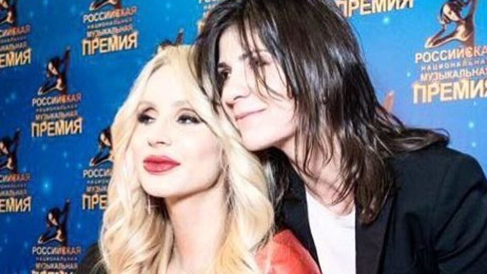 Крапівіна (на фото праворуч) – українській владі: Нехай країною займуться