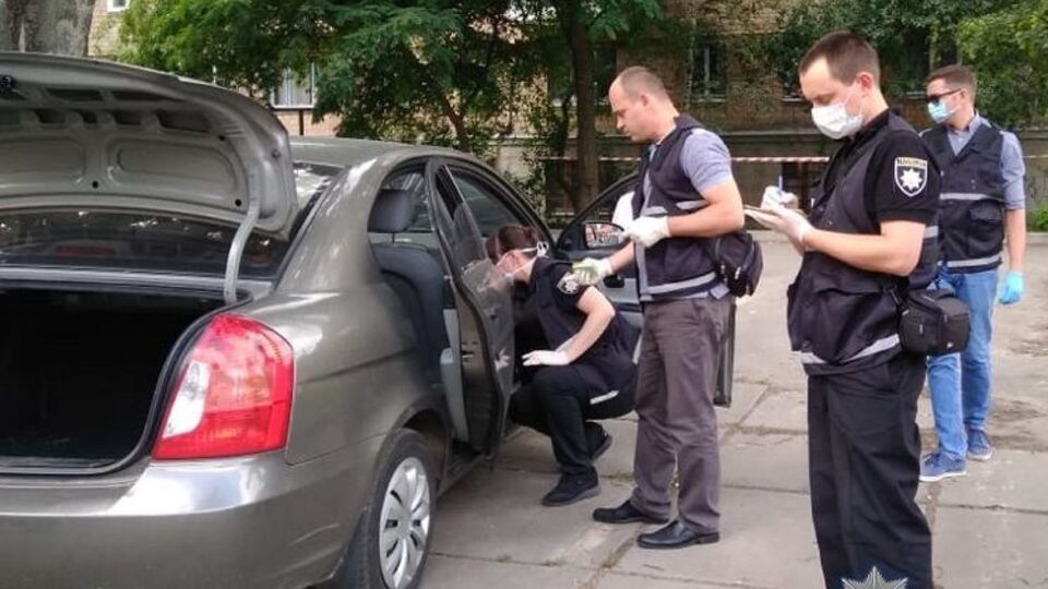 Полицейского убили в машине