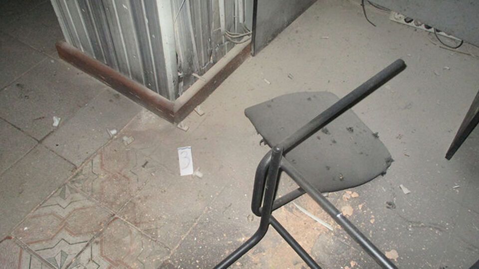 Із місця події правоохоронці вилучили металеві частинки