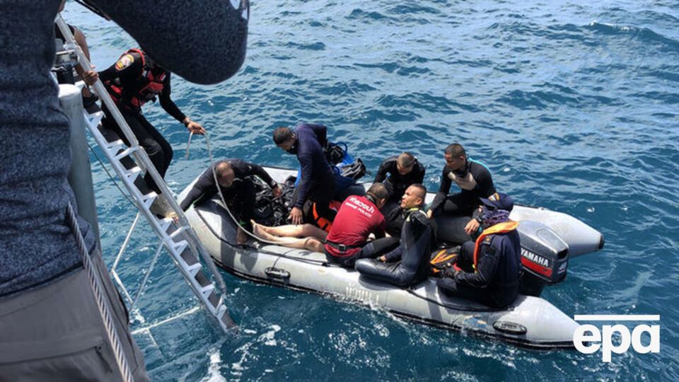 Зниклими безвісти вважають 16 китайських туристів