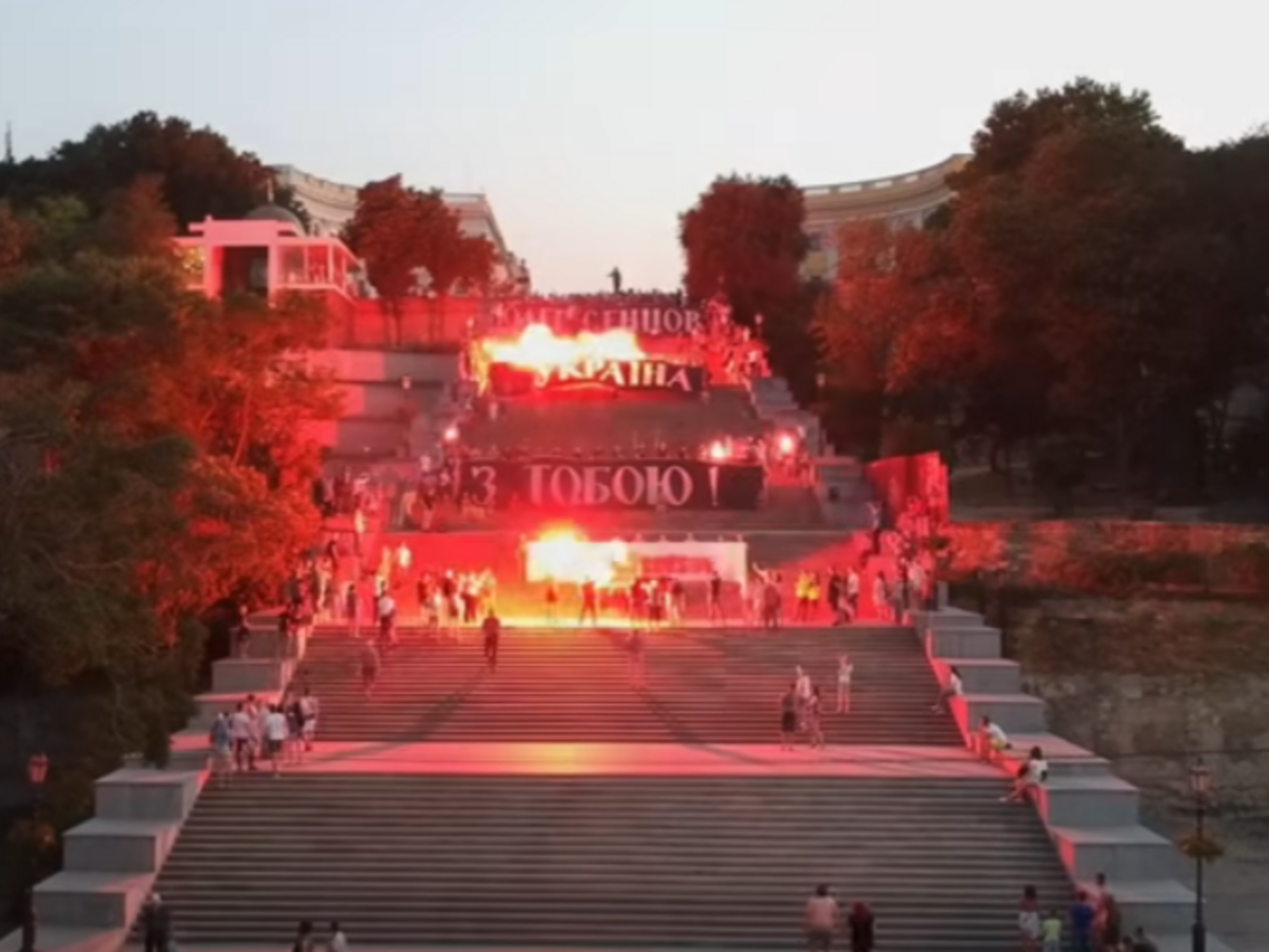 К флешмобу присоединились десятки одесситов