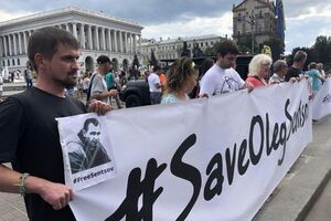 На акцию пришло около сотни человек