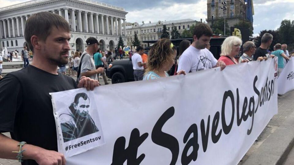 На акцию пришло около сотни человек