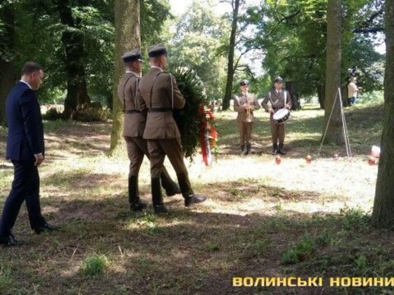 Дуда відвідав кладовище в Олиці