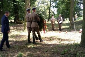 Дуда відвідав кладовище в Олиці