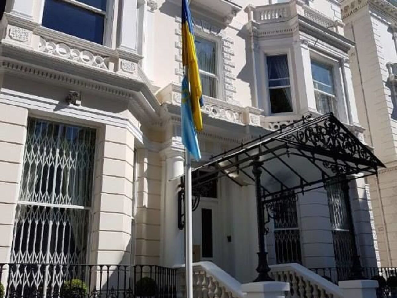 Украинское посольство разъяснило значение лозунга "Слава Украине!"