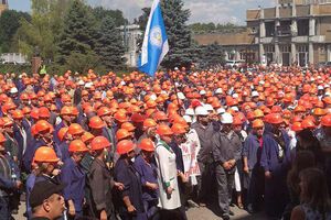 В митинге на "ДнепрАзоте" приняли участие около четырех тысяч работников предприятия, сообщает пресс-служба СПУ
