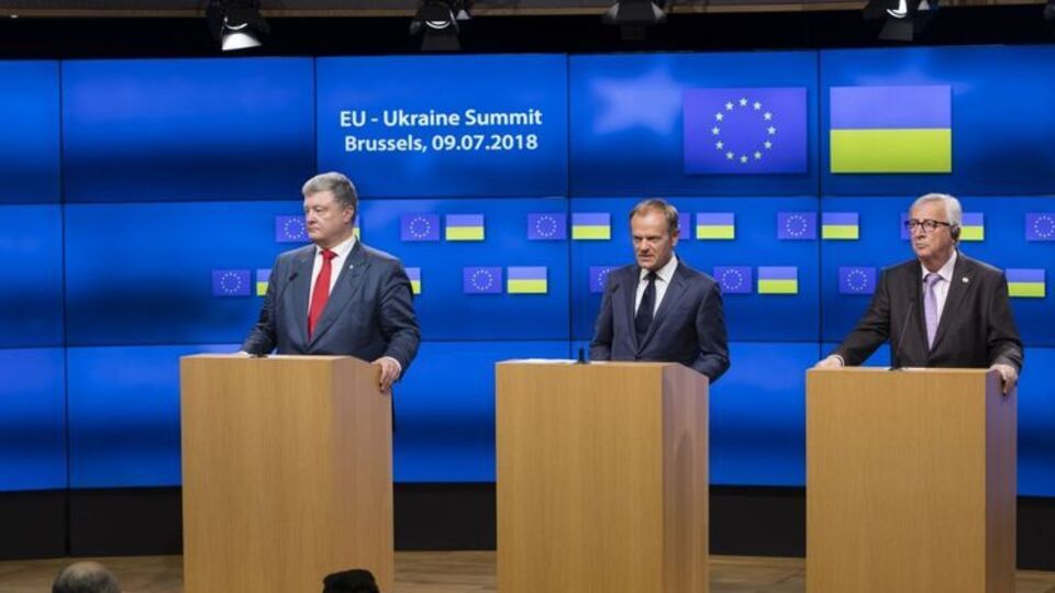Порошенко, Туск і Юнкер підписали підсумкову декларацію саміту