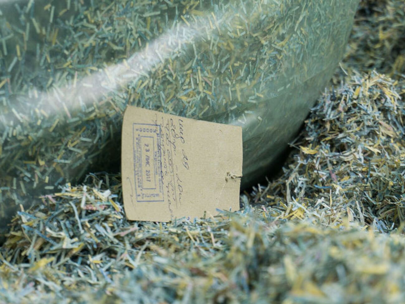 К мешкам прикреплены бирки с печатью НБУ