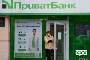 Усі операції з пластиковими картками проводять у штатному режимі, повідомили у "ПриватБанку"