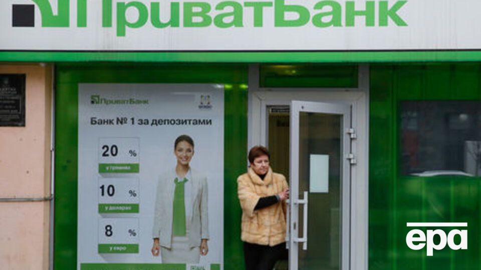 Все операции с пластиковыми карточками проводятся в штатном режиме, сообщили в "ПриватБанке"