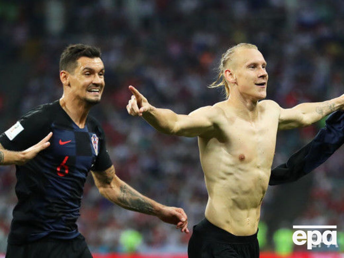 Вида (справа) после выхода своей команды в полуфинал произнес фразу "Слава Украине!"