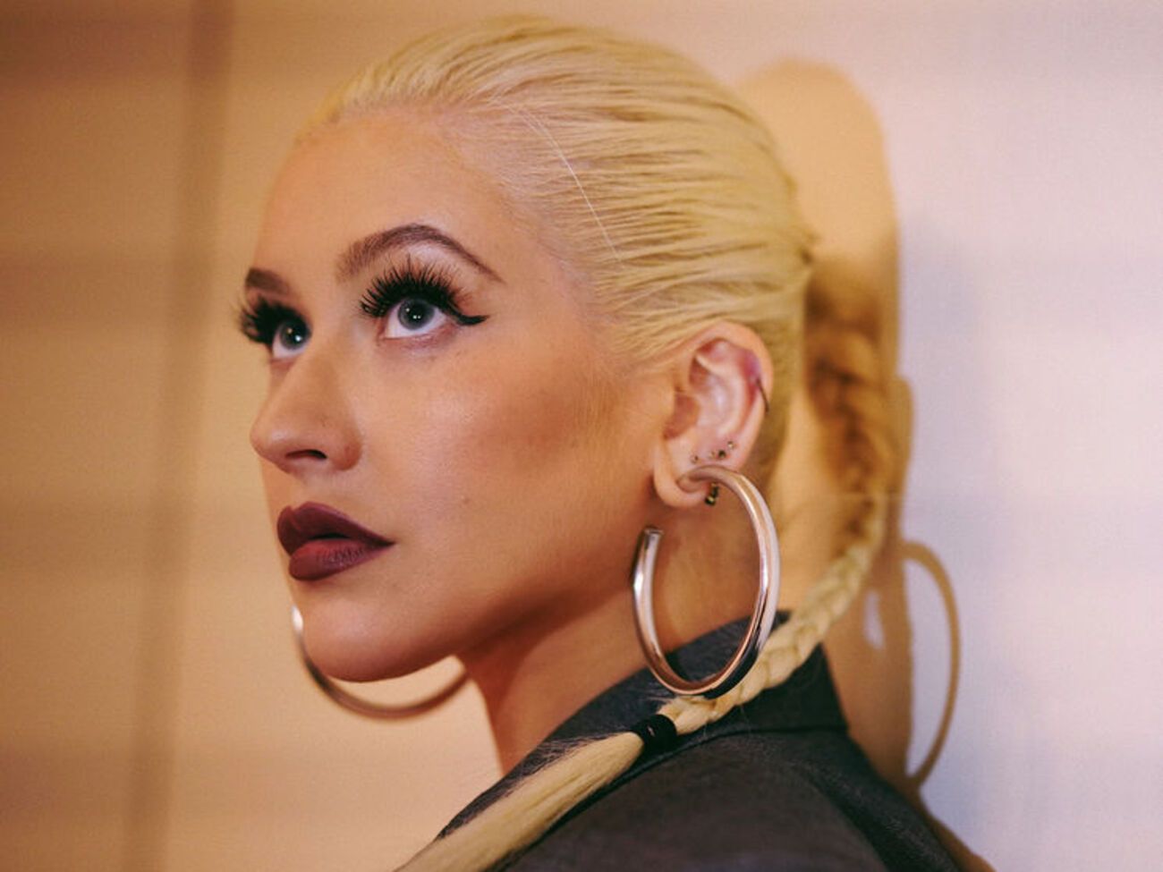 Агилера показала бюст