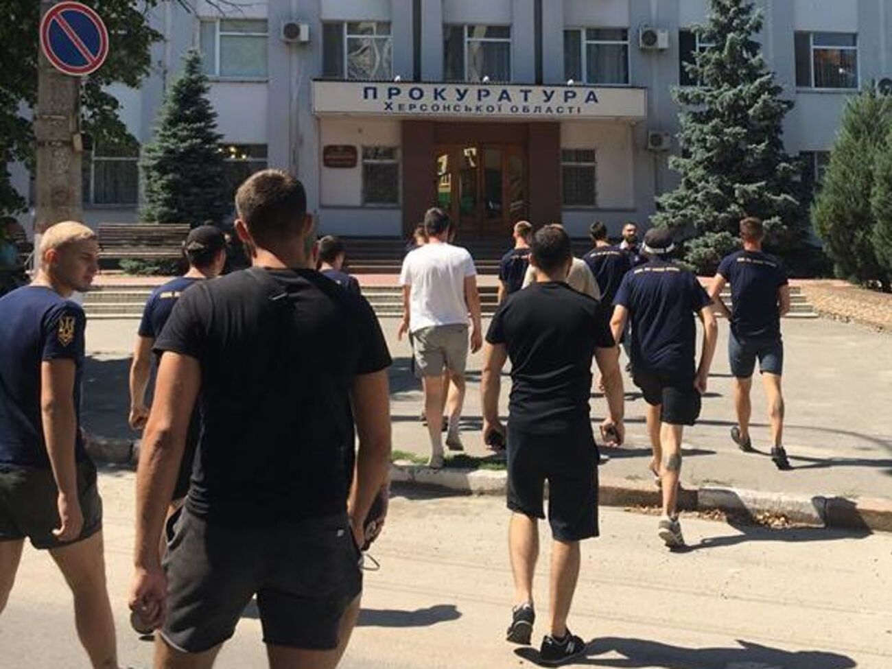 Активисты пришли в прокуратуру в Херсоне