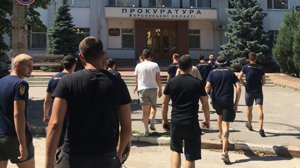 Активісти прийшли до прокуратури в Херсоні
